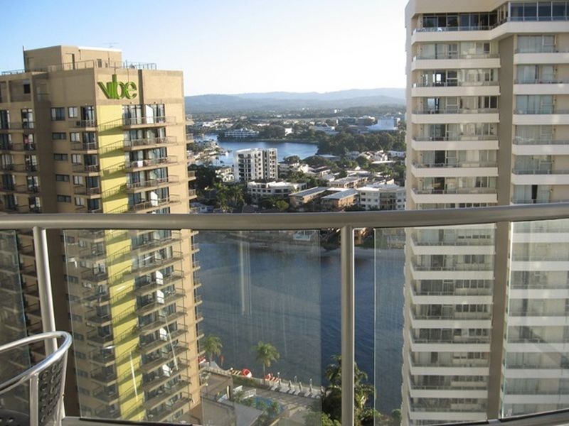 17/23 Ferny Avenue, Surfers Paradise QLD 4217