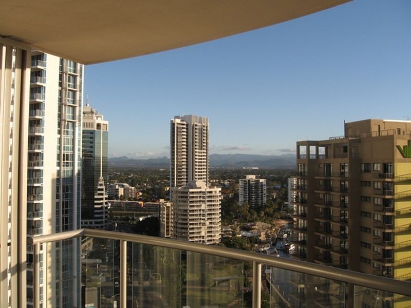 17/23 Ferny Avenue, Surfers Paradise QLD 4217