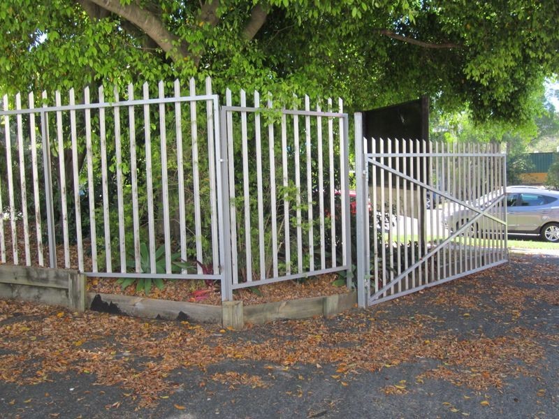 38 Commercial Drive, Ashmore QLD 4214