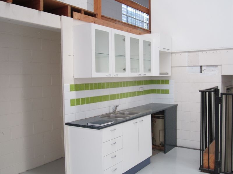 38 Commercial Drive, Ashmore QLD 4214