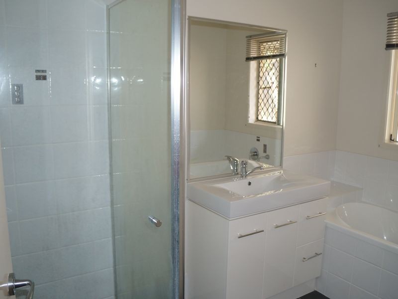 24 Meadow Street, Eight Mile Plains QLD 4113