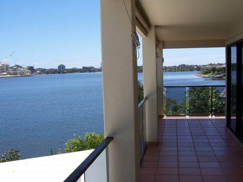 35 Notre Dame Court, Varsity Lakes QLD 4227