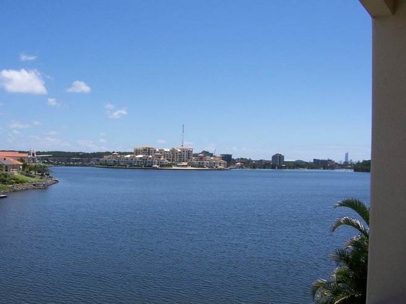 35 Notre Dame Court, Varsity Lakes QLD 4227