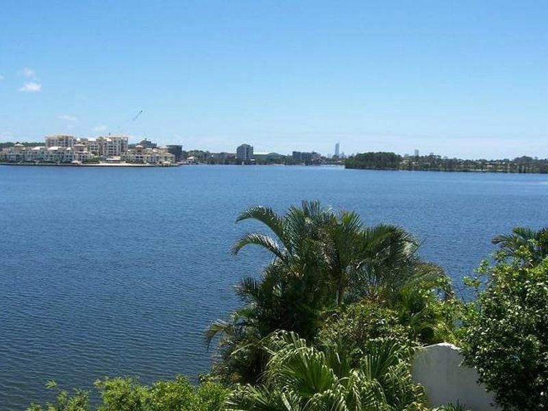 35 Notre Dame Court, Varsity Lakes QLD 4227