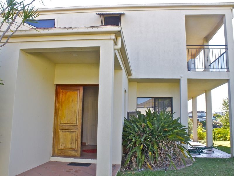 35 Notre Dame Court, Varsity Lakes QLD 4227