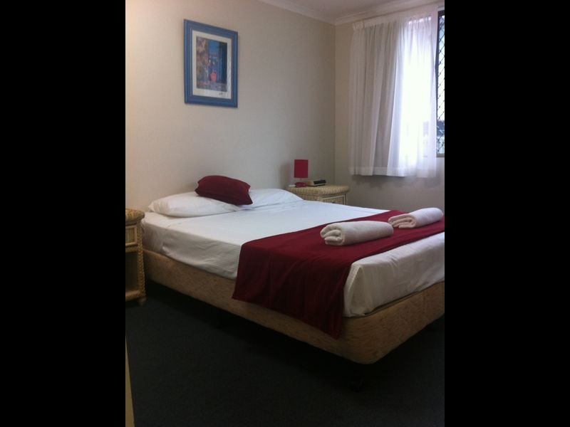 38 Enderley Av, Surfers Paradise QLD 4217