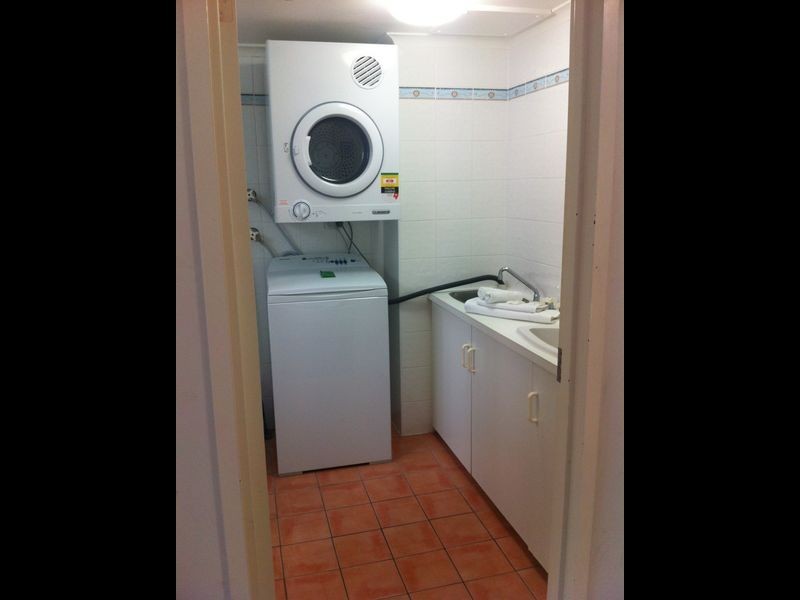 38 Enderley Av, Surfers Paradise QLD 4217
