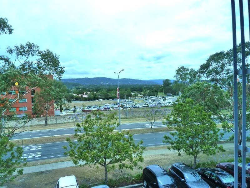 23/2 Waterfront Place, Robina QLD 4226