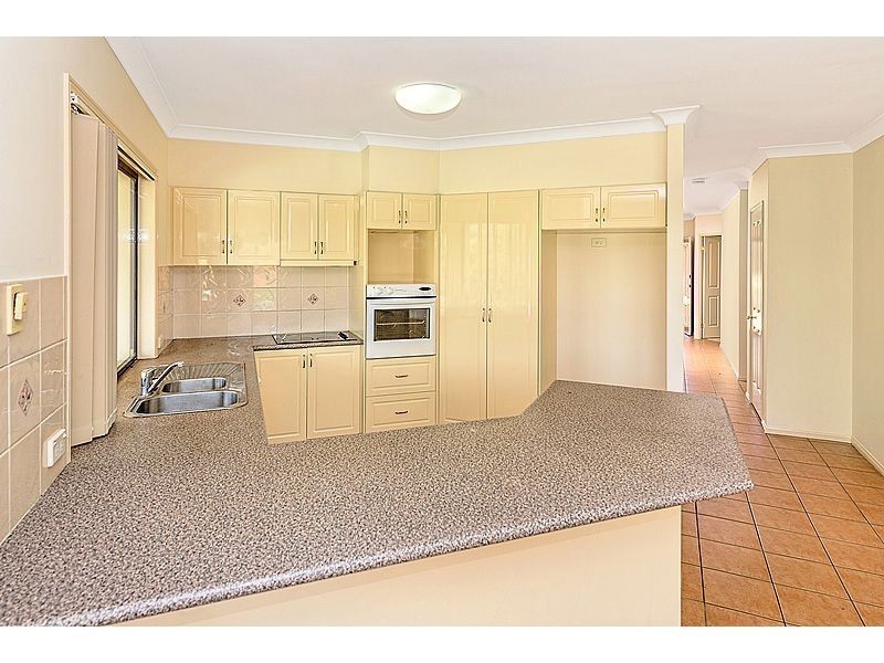 4 Orpington Court, Arundel QLD 4214