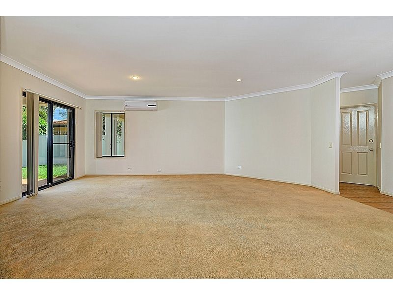 4 Orpington Court, Arundel QLD 4214