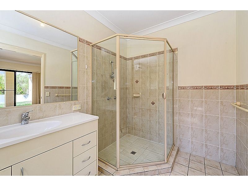 4 Orpington Court, Arundel QLD 4214