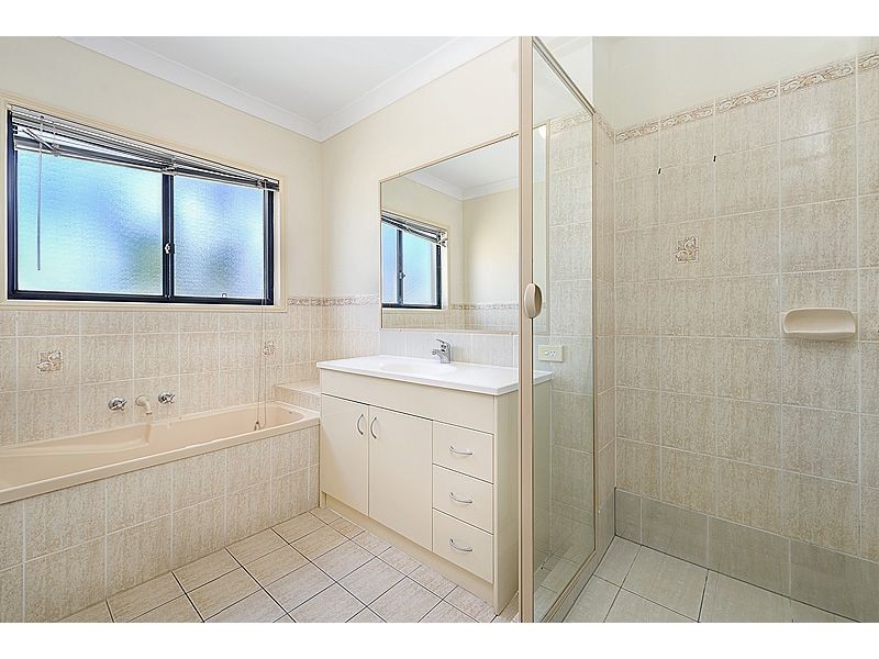 4 Orpington Court, Arundel QLD 4214