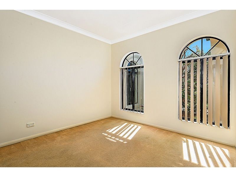 4 Orpington Court, Arundel QLD 4214