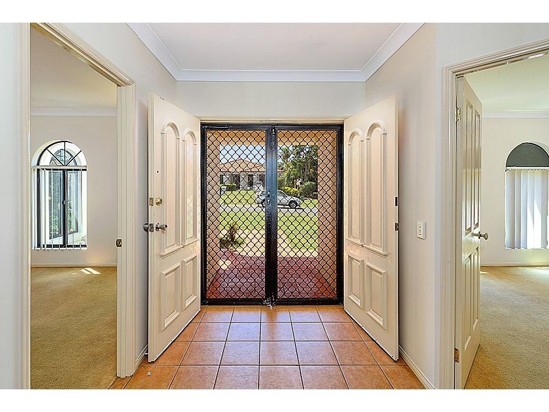 4 Orpington Court, Arundel QLD 4214