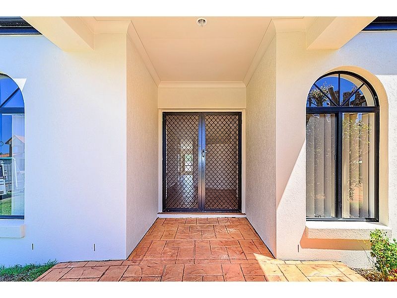 4 Orpington Court, Arundel QLD 4214