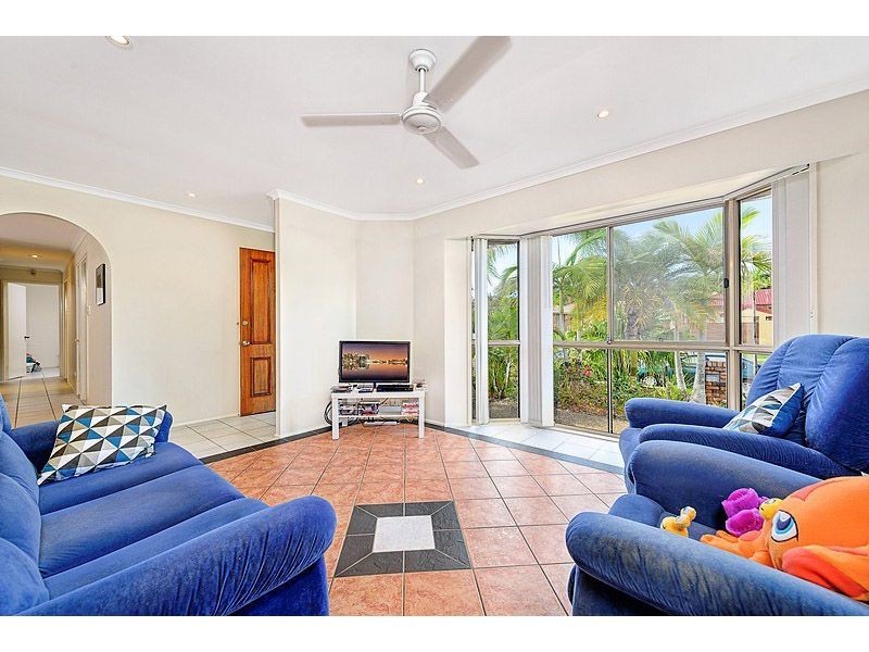 38 Allied Drive, Arundel QLD 4214