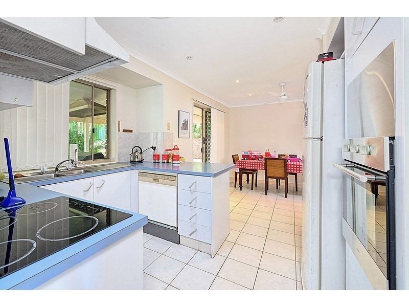 38 Allied Drive, Arundel QLD 4214