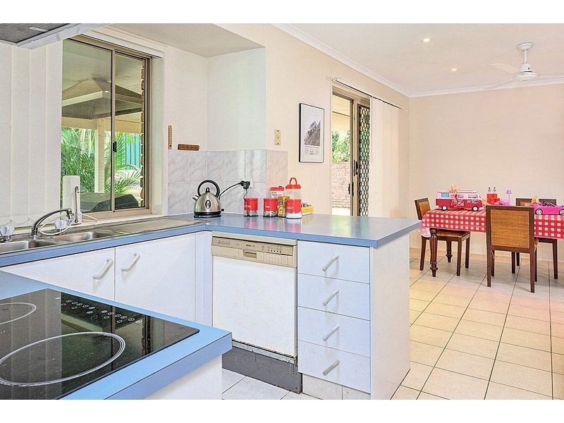 38 Allied Drive, Arundel QLD 4214