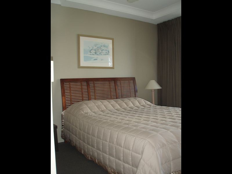 1/1 Paradise Island, Surfers Paradise QLD 4217