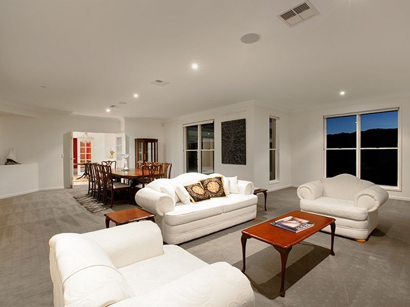 24 Ascot Crescent, Samford Valley QLD 4520