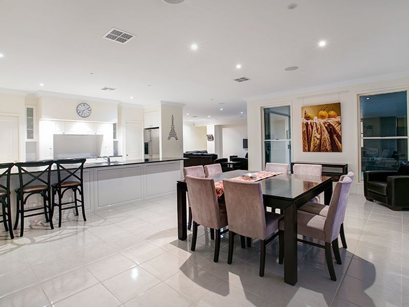 24 Ascot Crescent, Samford Valley QLD 4520