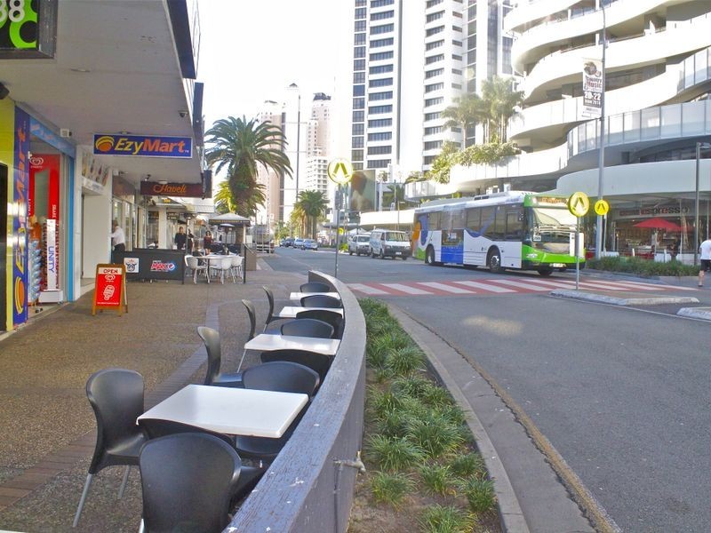 2/88 Surf Parade, Broadbeach QLD 4218