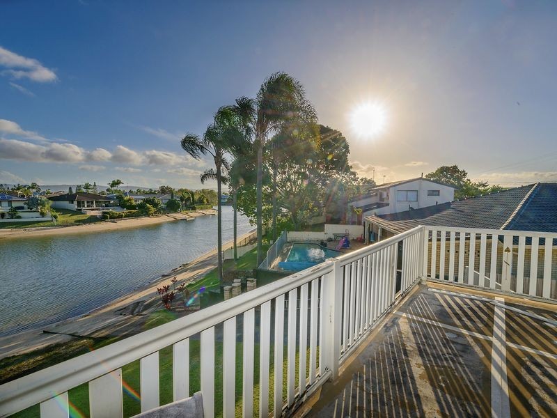 92 Ashmore Road, Bundall QLD 4217