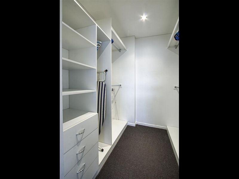 18 Cypress Av, Surfers Paradise QLD 4217