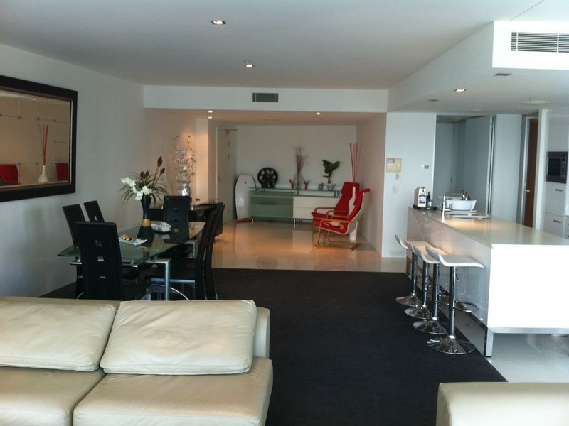 9 Hamilton Av, Surfers Paradise QLD 4217