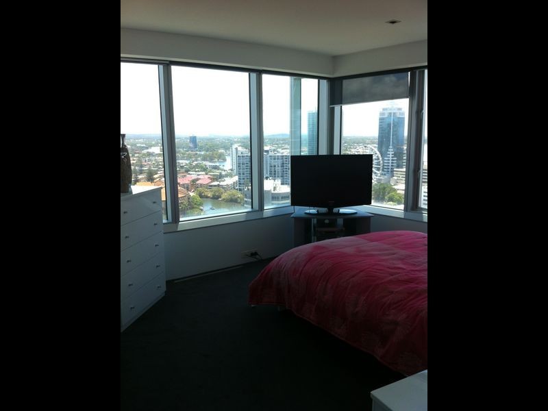 9 Hamilton Av, Surfers Paradise QLD 4217