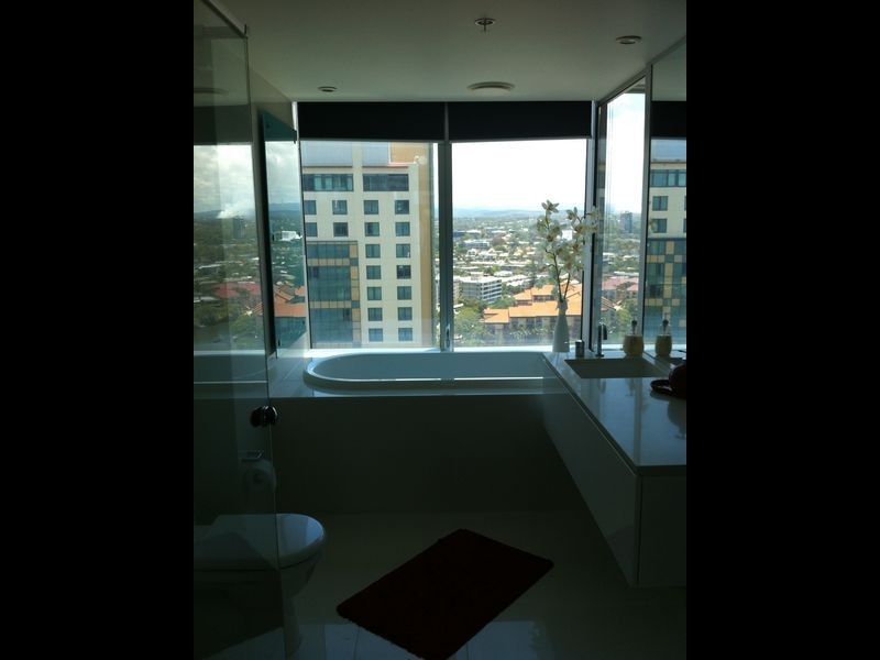 9 Hamilton Av, Surfers Paradise QLD 4217