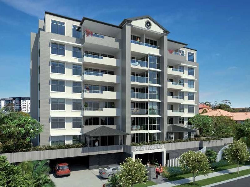 8 Waverley Street, Southport QLD 4215