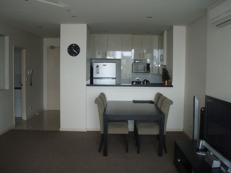 18 Cypress Av, Surfers Paradise QLD 4217