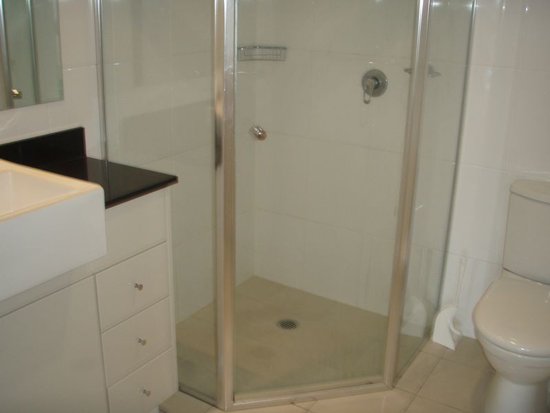 18 Cypress Av, Surfers Paradise QLD 4217
