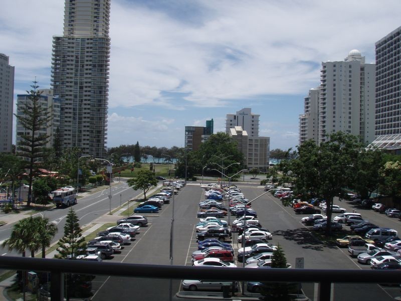 18 Cypress Av, Surfers Paradise QLD 4217