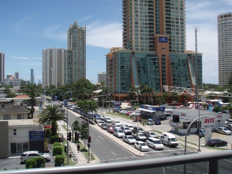 18 Cypress Av, Surfers Paradise QLD 4217