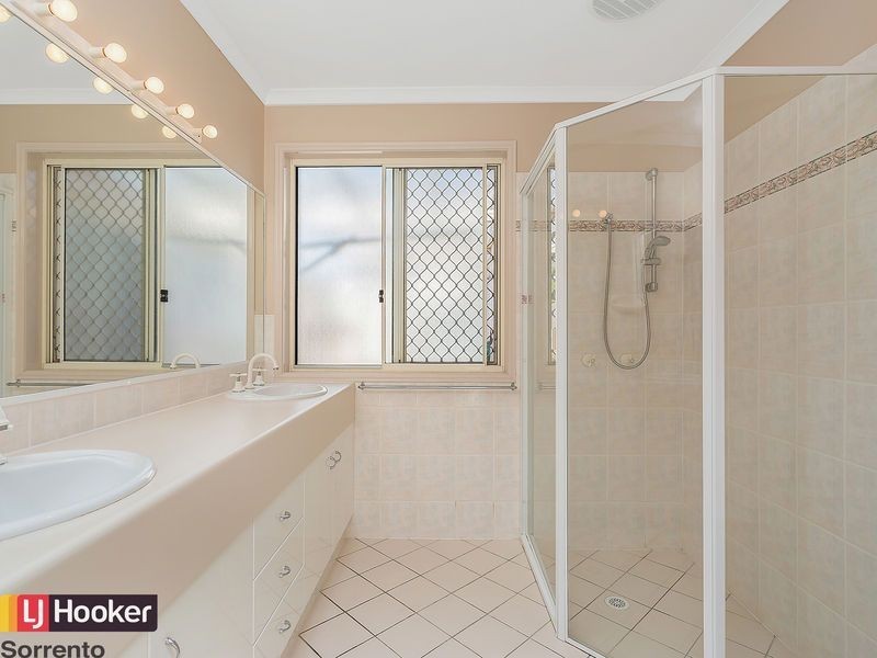 8 Coral Tree Court, Robina QLD 4226