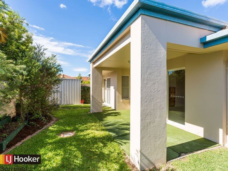 8 Coral Tree Court, Robina QLD 4226