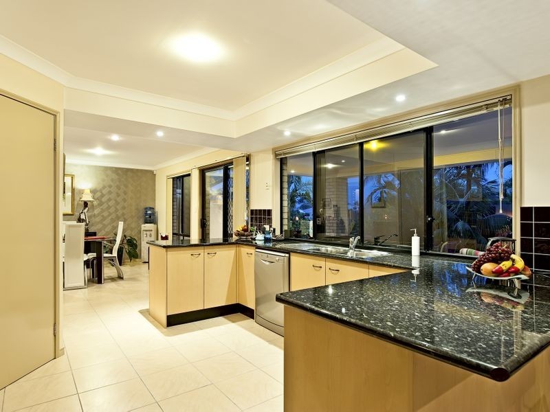 34 Bermuda Street, Broadbeach Waters QLD 4218