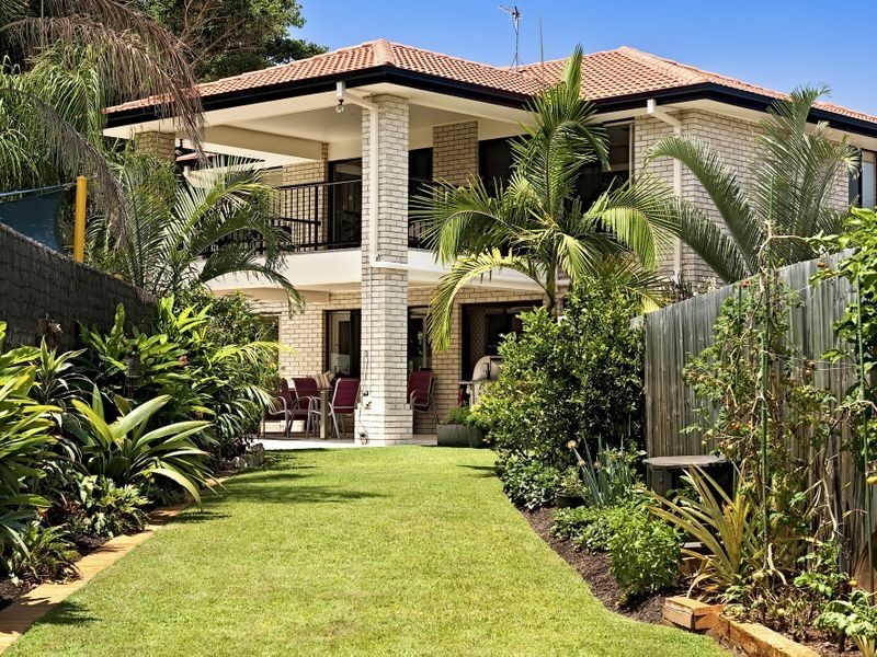 34 Bermuda Street, Broadbeach Waters QLD 4218