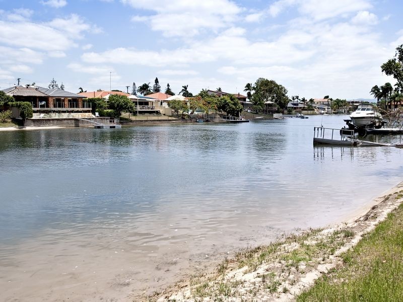 34 Bermuda Street, Broadbeach Waters QLD 4218