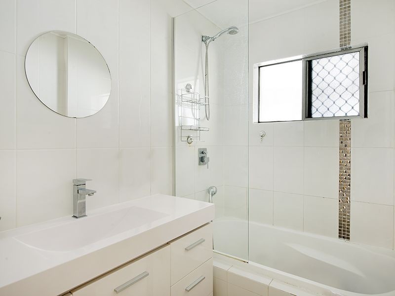 16 Medika Street, Runaway Bay QLD 4216