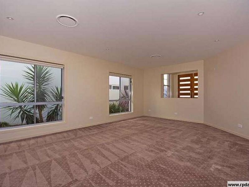 145 Palm Meadows Drive, Carrara QLD 4211