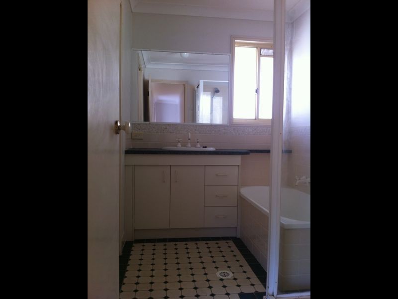 5 Ahern Street, Labrador QLD 4215