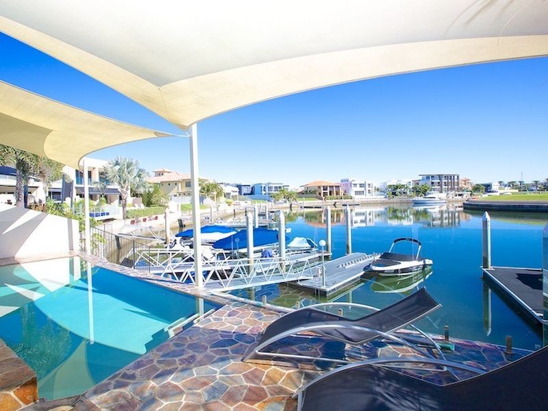 33 Royal Albert Crescent, Sovereign Islands QLD 4216