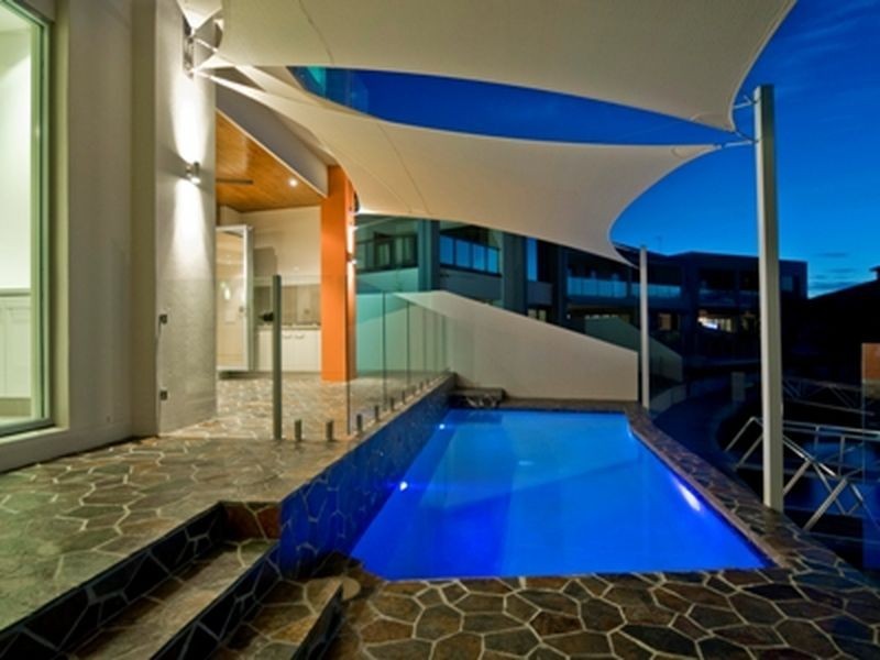 33 Royal Albert Crescent, Sovereign Islands QLD 4216