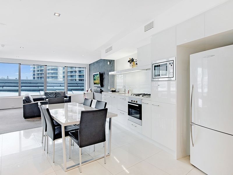 9 Hamilton Avenue, Surfers Paradise QLD 4217