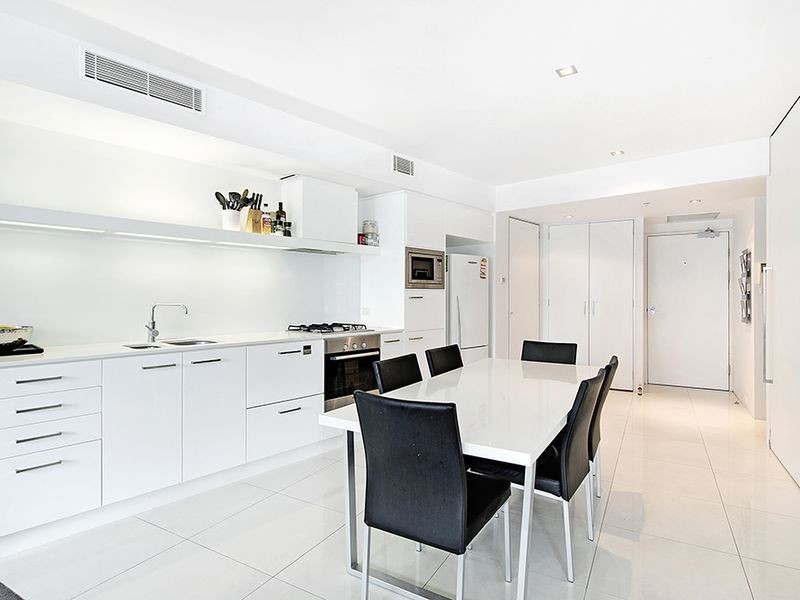 9 Hamilton Avenue, Surfers Paradise QLD 4217