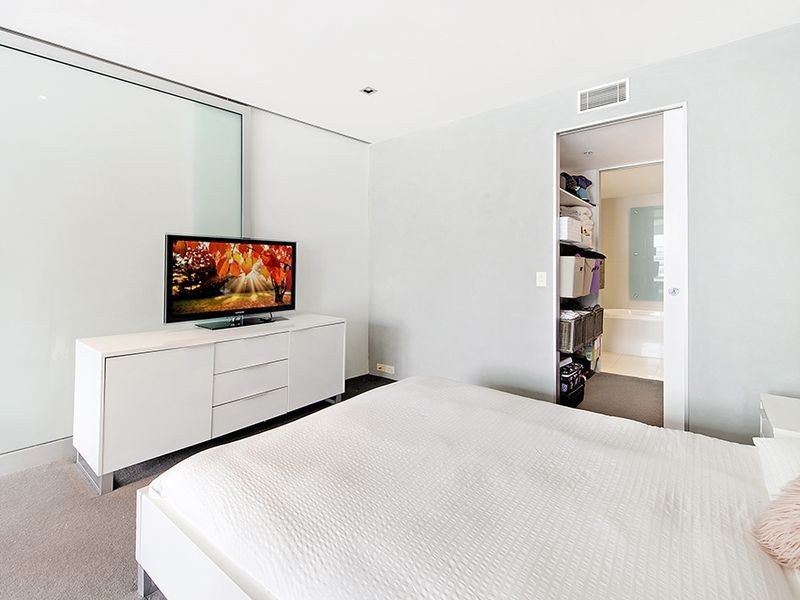 9 Hamilton Avenue, Surfers Paradise QLD 4217