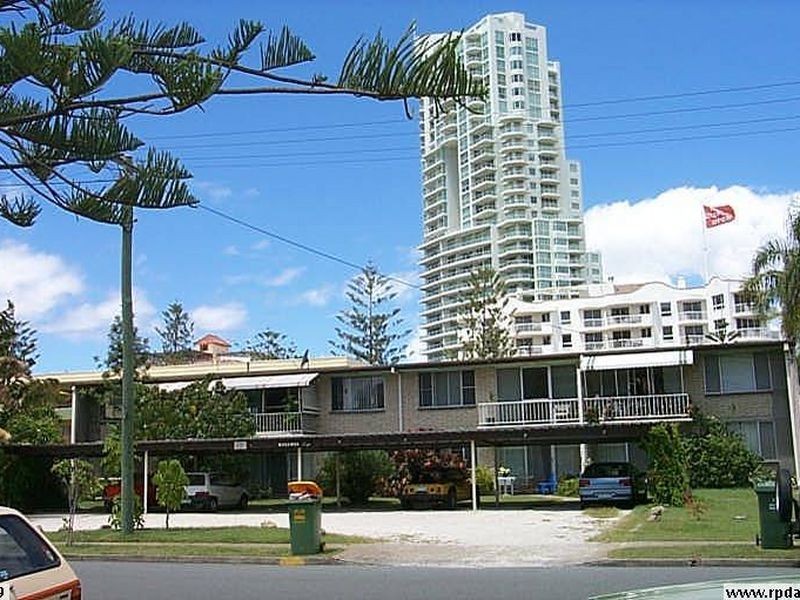 8 Elizabeth Avenue, Broadbeach QLD 4218